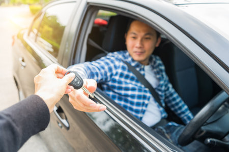 How Infotainment Systems Integrate with Smartphones: Apple CarPlay vs. Android Auto